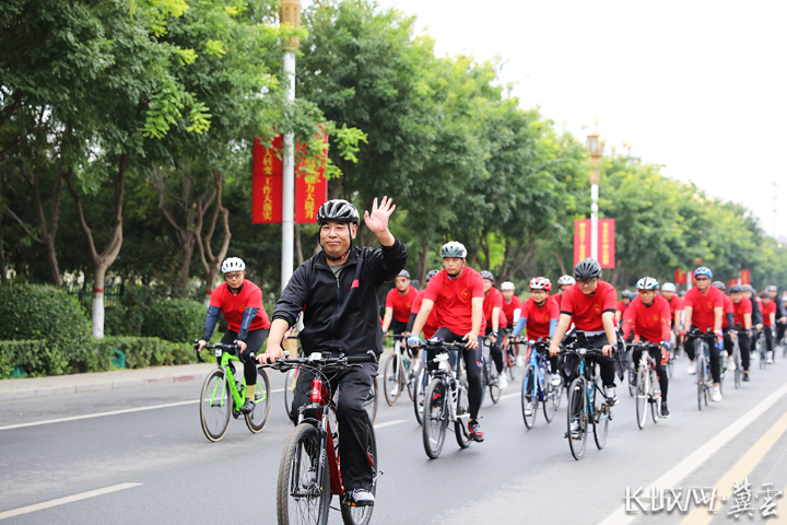 青春接力绿色出行！衡水市200余名骑行NG体育官网app爱好者打卡安平(图3)