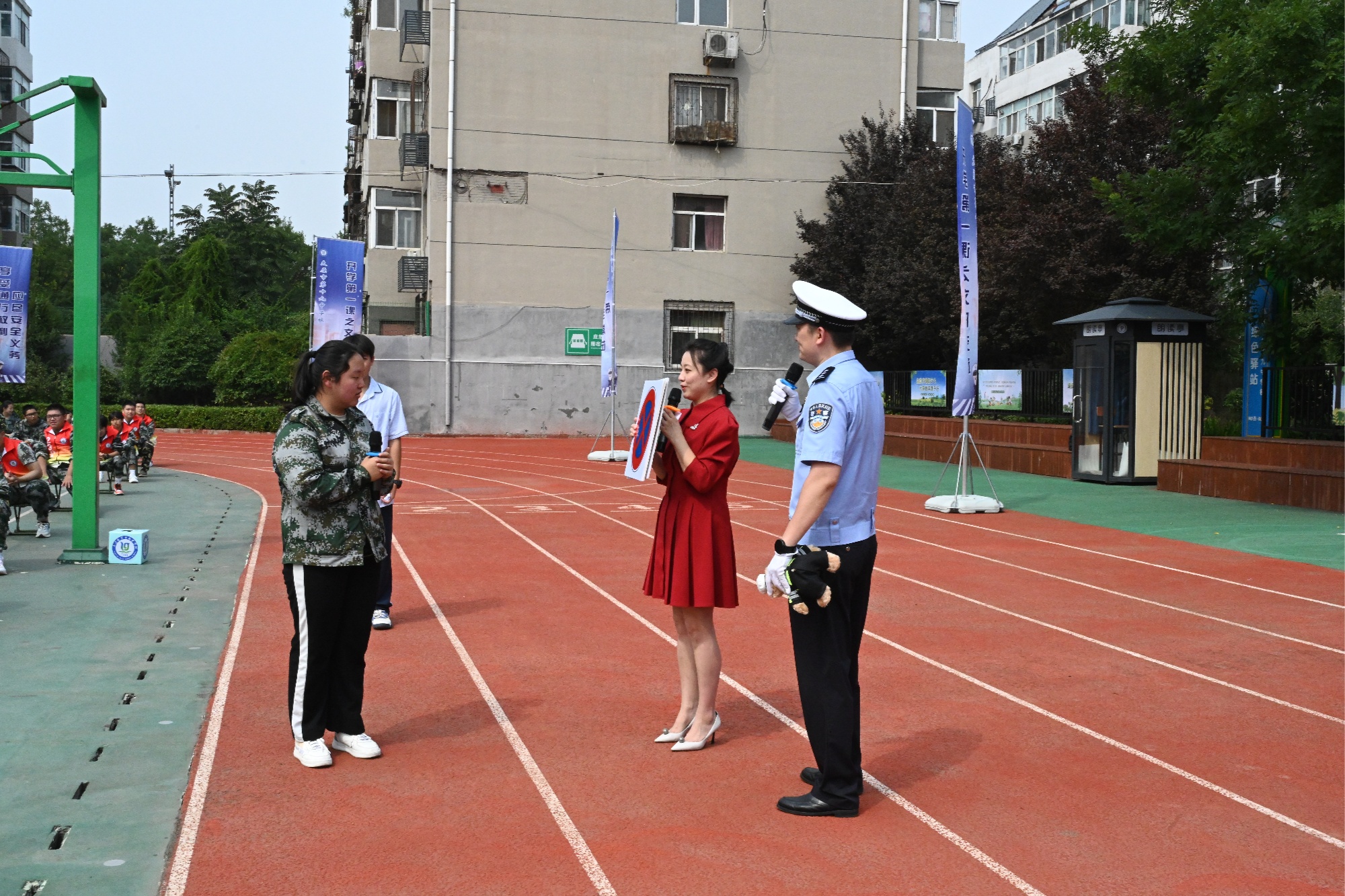 开学季山西公安交警开启“护学模式”NG体育官网app(图2)