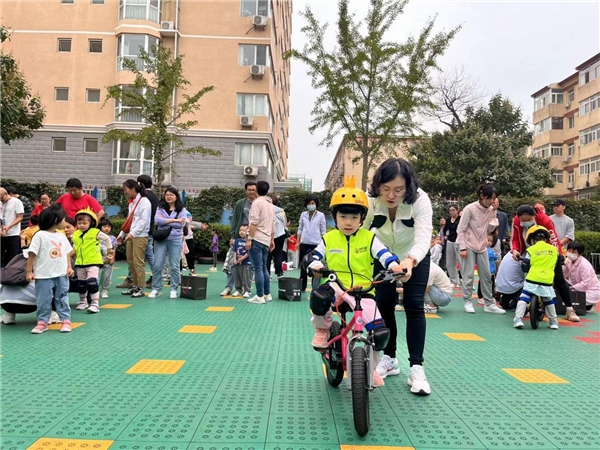 NG体育官网app优贝“神骑驾日”骑进北京蓝天幼儿园(图2)