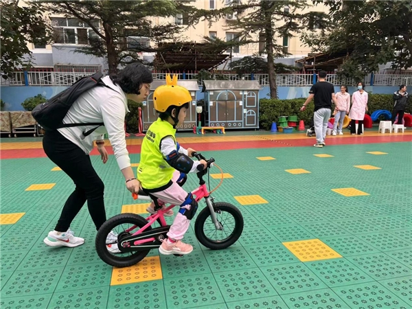 NG体育官网app优贝“神骑驾日”骑进北京蓝天幼儿园(图3)