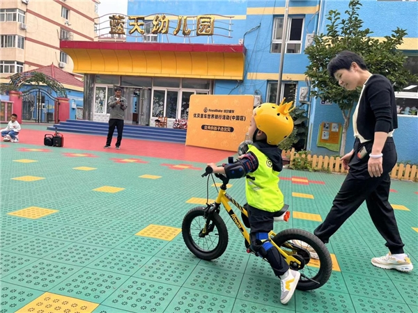 NG体育官网app优贝“神骑驾日”骑进北京蓝天幼儿园(图4)