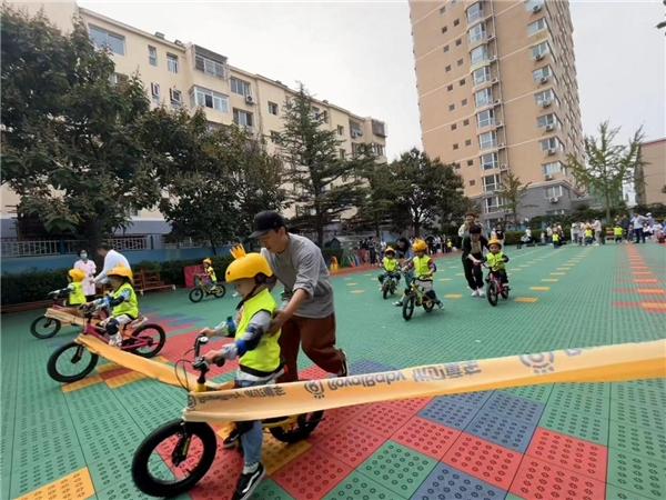 NG体育官网app优贝“神骑驾日”骑进北京蓝天幼儿园(图5)