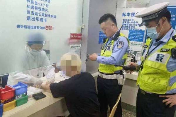 NG体育官网app后备箱装不下折叠车就能酒驾？非也！ 普陀警方端午小长假期间开展酒驾、醉驾集中整治行动(图2)