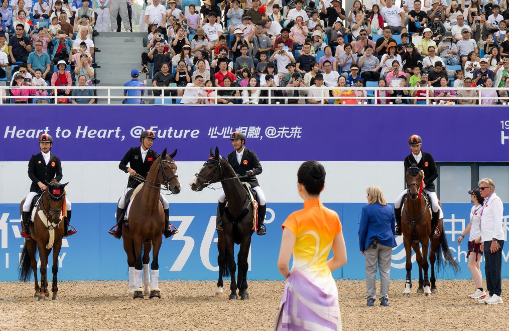 杭州亚运会丨 骑程NG体育官网app万里 行则必至——记中国马术队夺得三项赛团体金牌(图2)