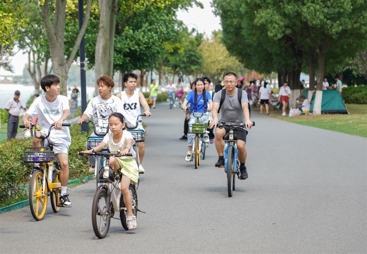 NG体育官网app如何打造骑行友好城市？政协委员这样建议(图1)