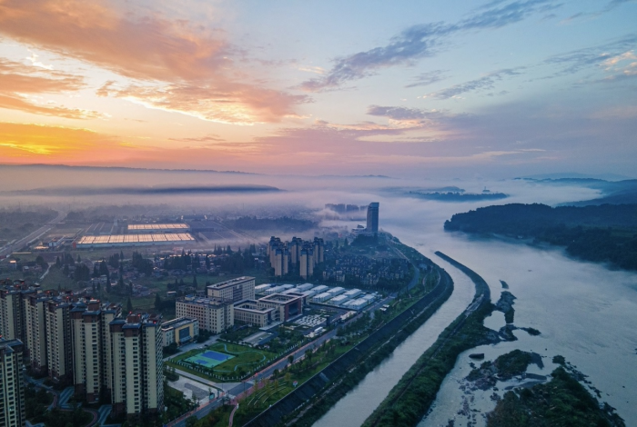 首站鸣枪！骑遍四川·2023年“环茶马古道”雅安国际公路自行车赛在雨城开赛NG体育官网app(图1)