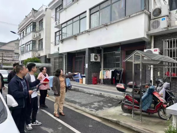 NG体育官网app宝山罗店：统筹推进深入推进电动自行车安全治理攻坚行动(图1)